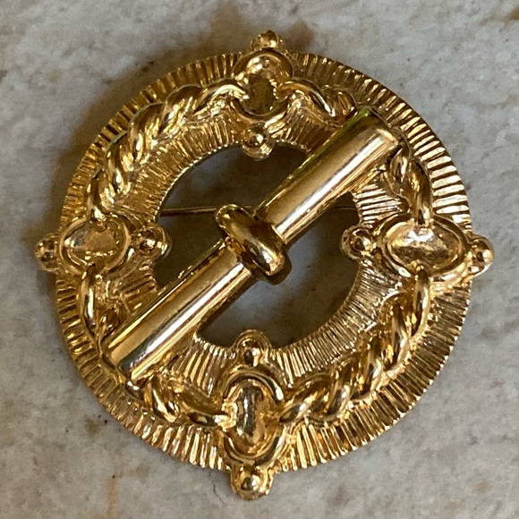 St. John Jewelry - ST. JOHN Signed Vintage Gold Tone Brooch